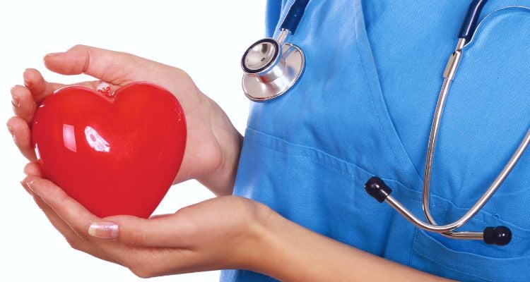 Licenciatura en Enfermería cura corazones no solo heridas