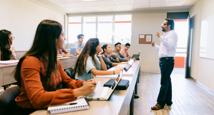 Conoce-5-ventajas-de-estudiar-pedagogía-en-UNEA