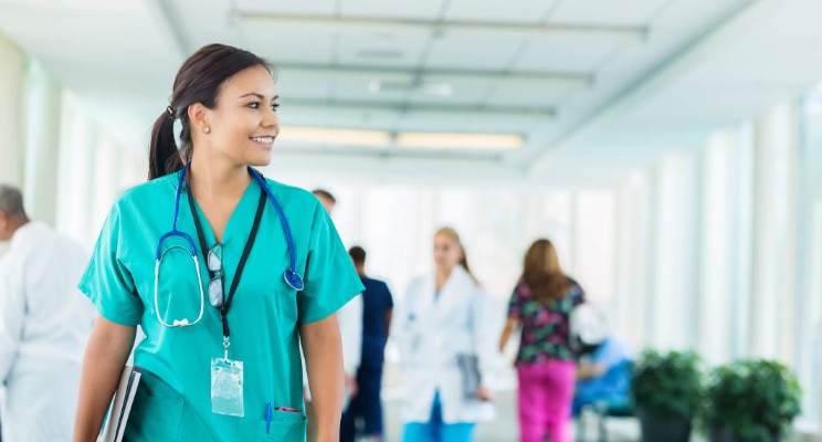 UNEA-Estudiar-enfermeria-8-razones-por-las-que-vale-la-pena-1