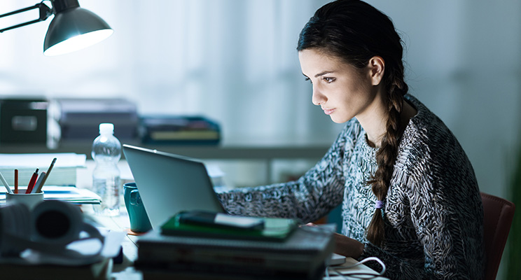 ¿Puedo seguir estudiando sin descuidar mi trabajo?