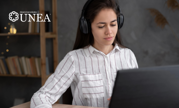 Psicología en línea: estudia sin descuidar tu empleo
